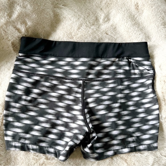 Nike Shorts - Picture 4 of 6
